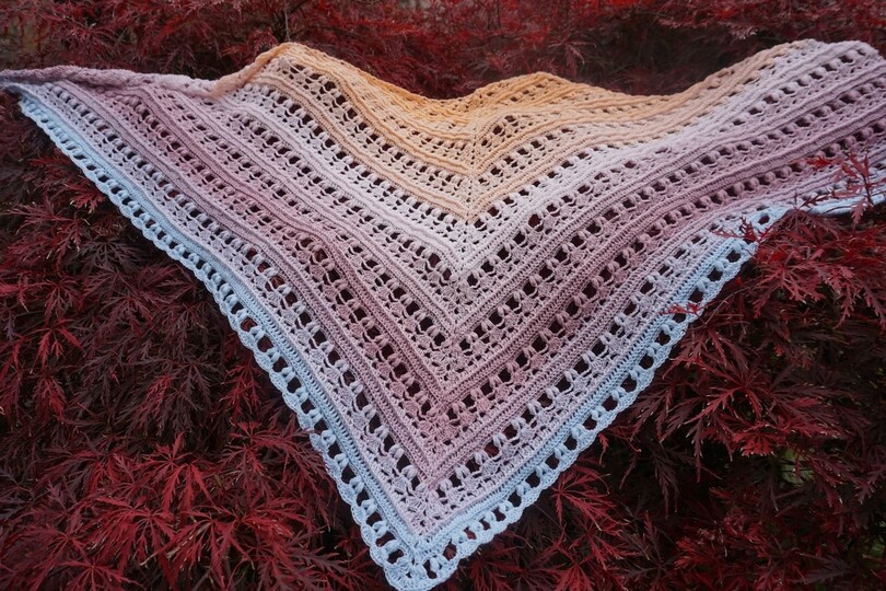 Triangular Scarf "Iphis"