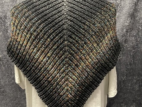 Häkelanleitung für das Dreieckstuch "Rippchen"