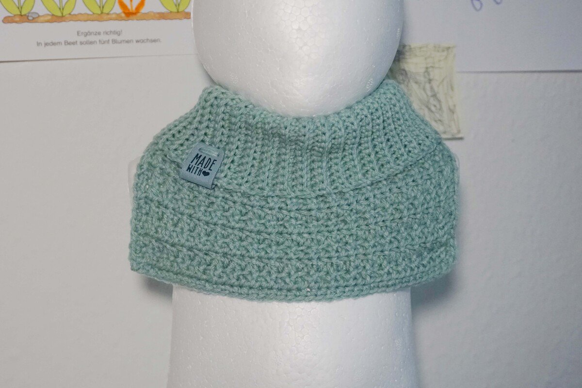 Crochet pattern for baby slip-on scarf in different sizes - Image 3