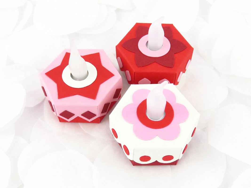 Halter für LED-Teelichter – Bastelanleitung und Vorlagen