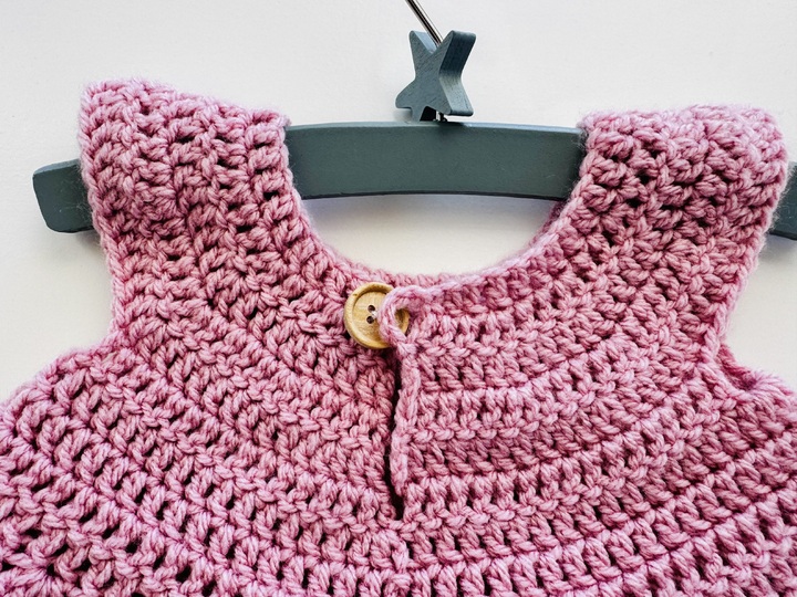Baby dress Fiona – crochet pattern