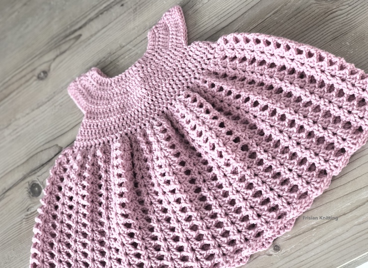 Baby dress Fiona – crochet pattern