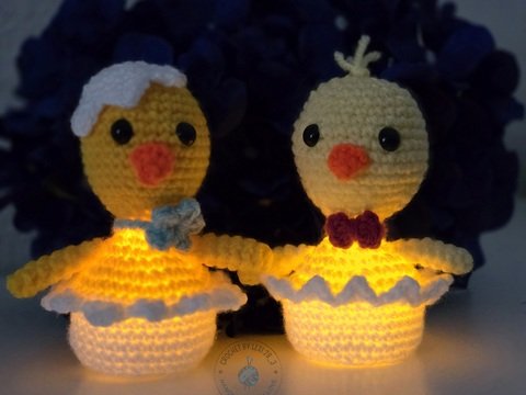 Osterküken mit LED-Teelicht