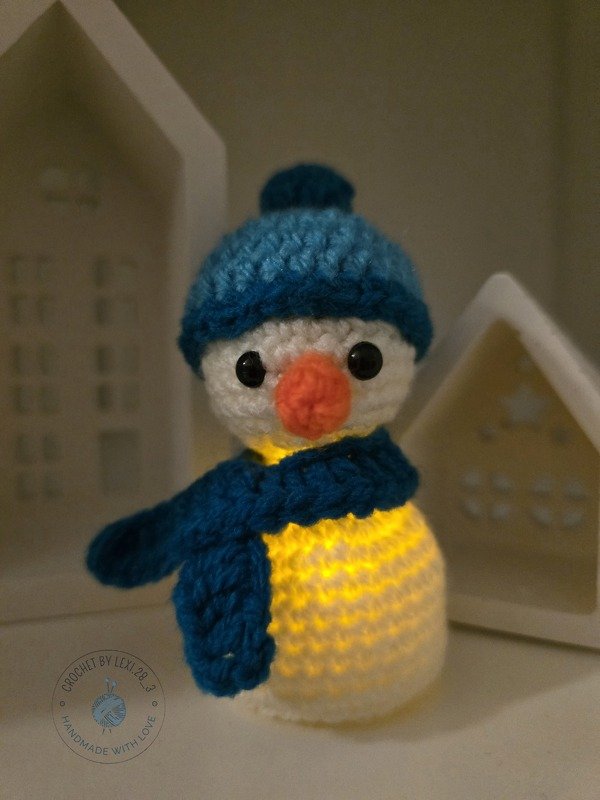 Schneemann mit LED-Teelicht