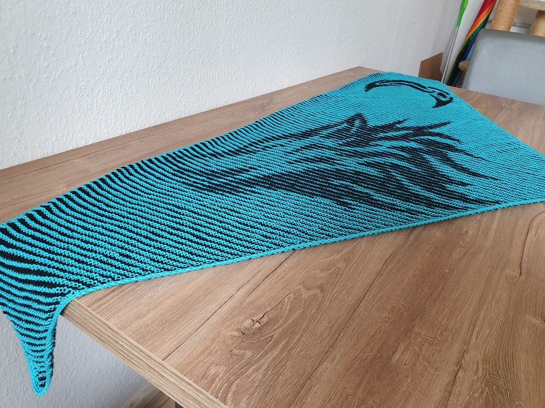 Wolf – Shadow Knitting – Illusion Knitting – Motif Shawl