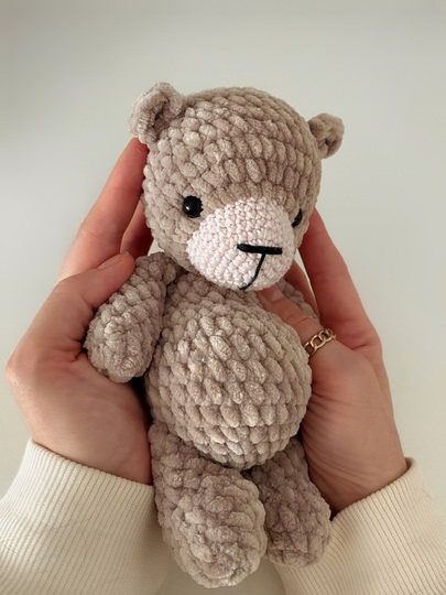 PDF Häkelanleitung für einen niedlichen Teddy aus Kuschelwolle (De+eng)