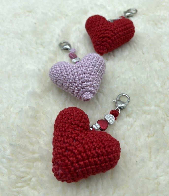 Häkelanleitung für Schlüsselanhänger Taschenbaumler Herz