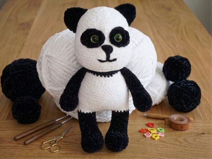 Häkelanleitung für den süßen Panda Kuma!