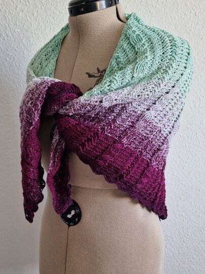 Häkelanleitung für das Dreieckstuch "Zoe"