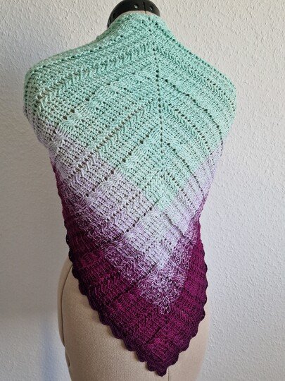 Häkelanleitung für das Dreieckstuch "Zoe"