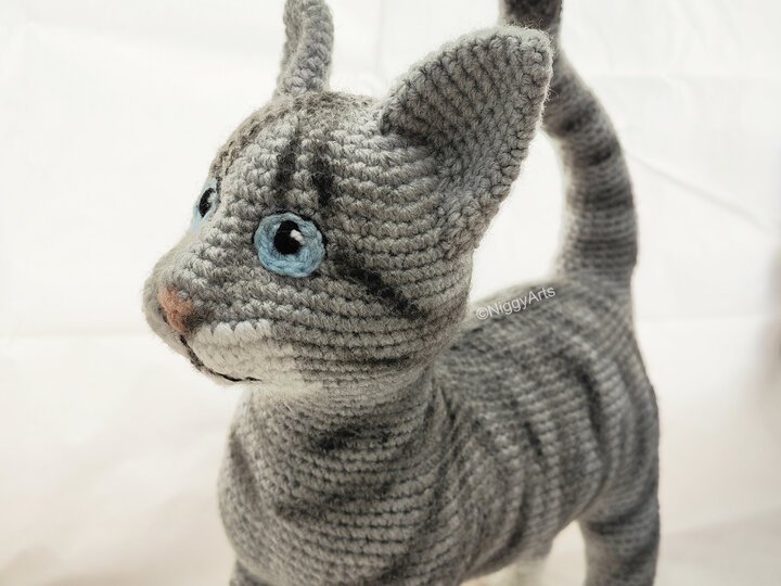 young cat (no sewing) - crochet pattern by NiggyArts