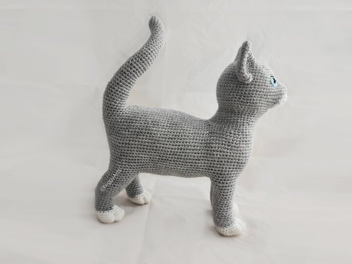 young cat (no sewing) - crochet pattern by NiggyArts