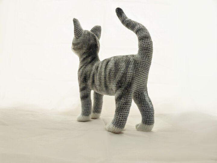 young cat (no sewing) - crochet pattern by NiggyArts