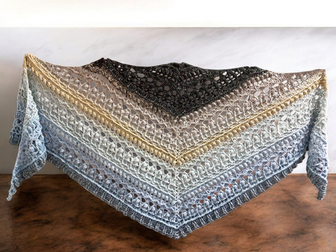 Flat triangular scarf „Crazy Iris BE” – Crochet pattern