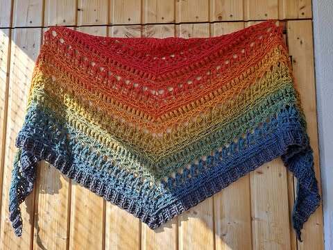 Flat triangular scarf „Crazy Iris BE” – Crochet pattern - Image 8