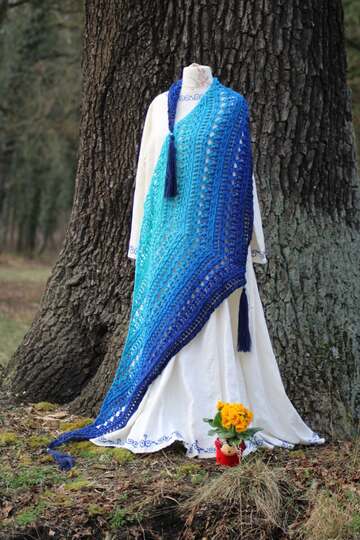 Flat triangular scarf „Crazy Iris BE” – Crochet pattern