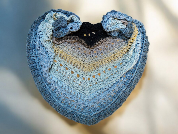 Flat triangular scarf „Crazy Iris BE” – Crochet pattern