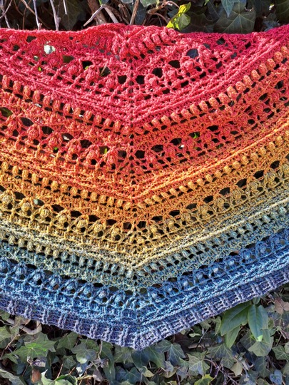 Flat triangular scarf „Crazy Iris BE” – Crochet pattern