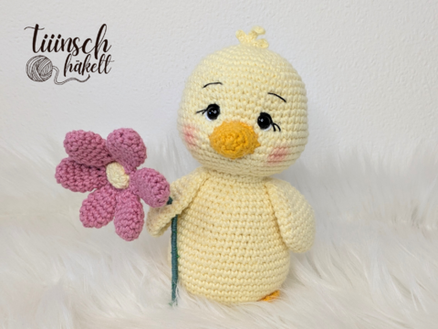 Küken Emma mit Blume - Häkelanleitung Anfänger Deutsch
