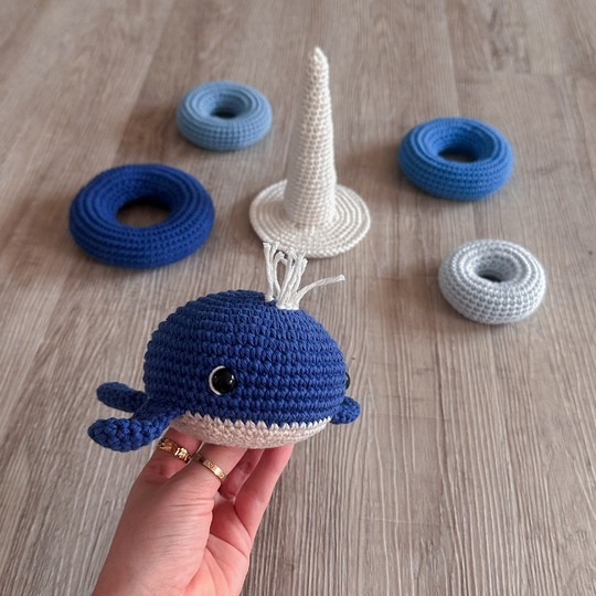 Stapelturm Willy der Wal - Häkelanleitung | Deutsch & Englisch