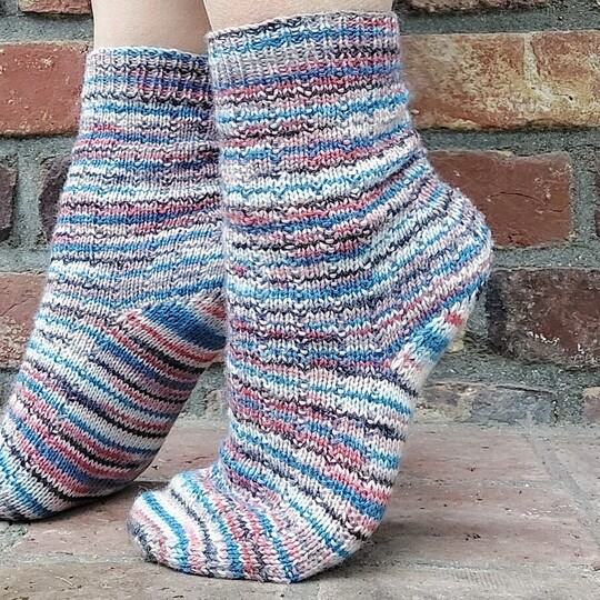 Knitting pattern, PARI socks, socks