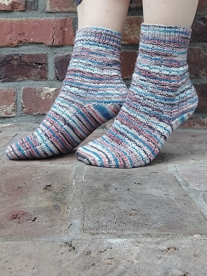 Knitting pattern, PARI socks, socks