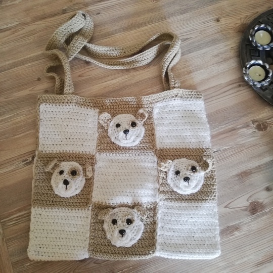 Häkeltasche mit Hundeapplikationen