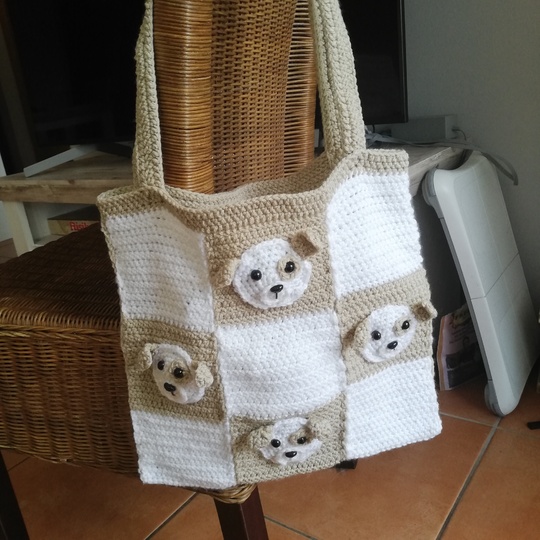 Häkeltasche mit Hundeapplikationen