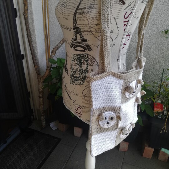 Häkeltasche mit Hundeapplikationen
