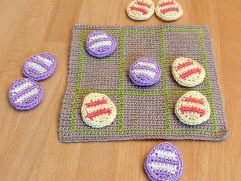 Häkelanleitung für ein klassisches Familienspiel Tic Tac Toe "Ostern"