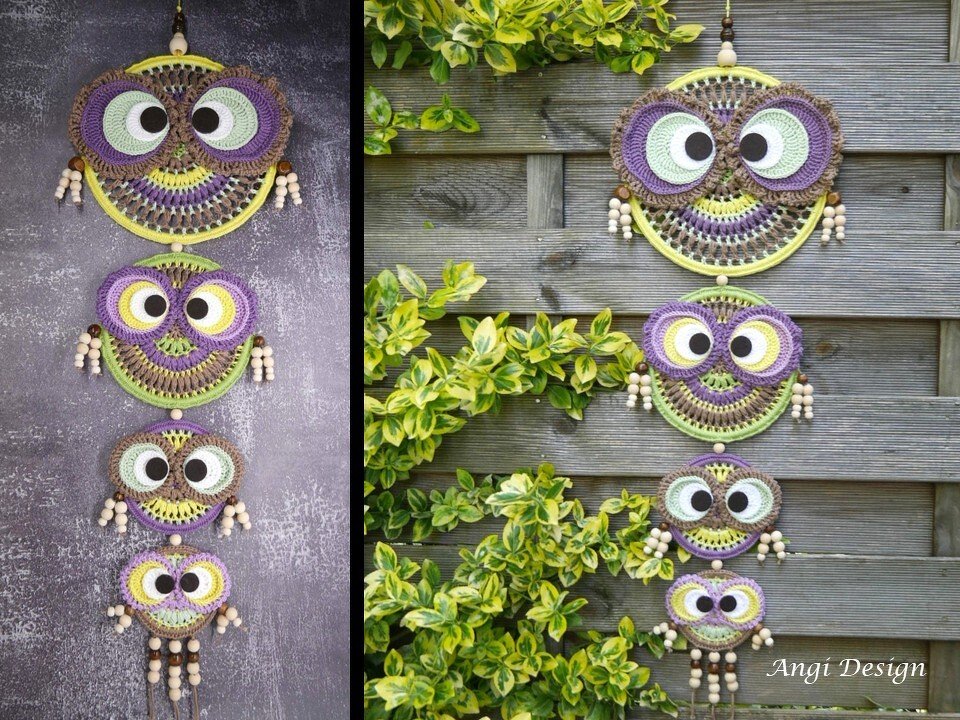 Häkel-Wandbehang mit vier Eulen-Mandalas in Naturfarben, aufgehängt an einem Holzzaun