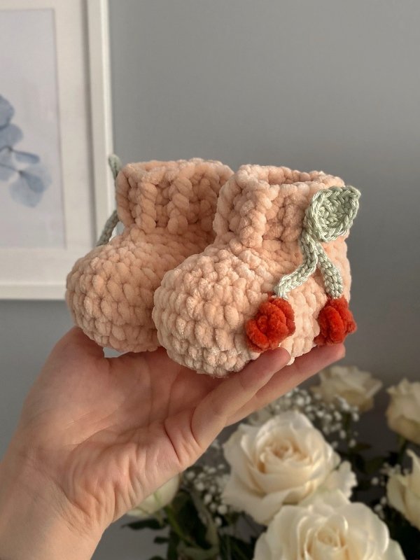 Häkelanleitung für Cherry-Babyschuechen, aus Plüschwolle - Bild 2