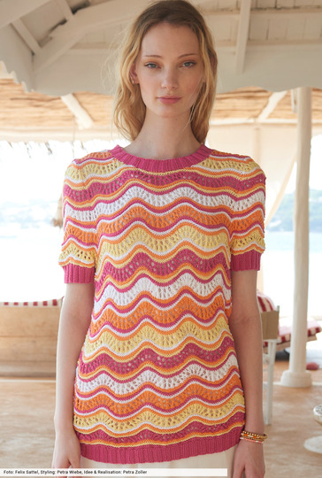 Gestreifter Wellenmuster-Pulli