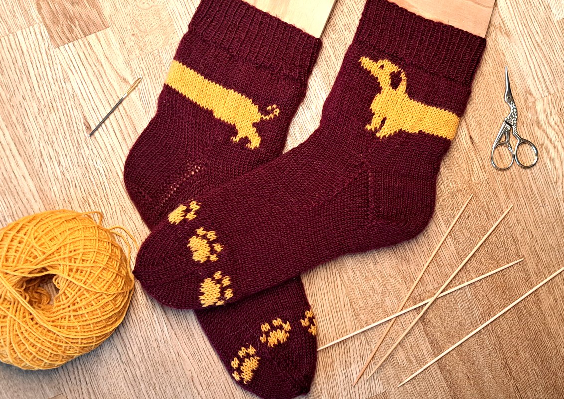 Colorwork Socks "Dachshund" Dog - PDF