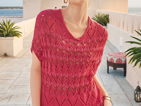 Pulli mit Material- und Mustermix