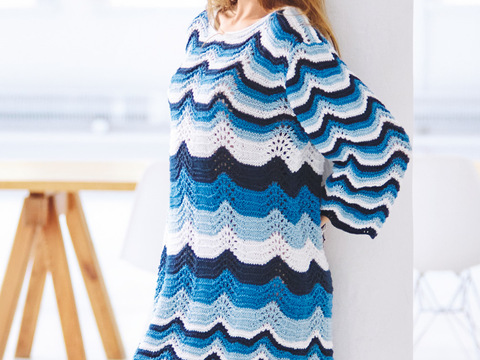 Minikleid mit Pfauenmuster