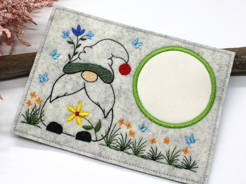 Stickdatei Mugrug Untersetzer Wichtel Frühling Ostern