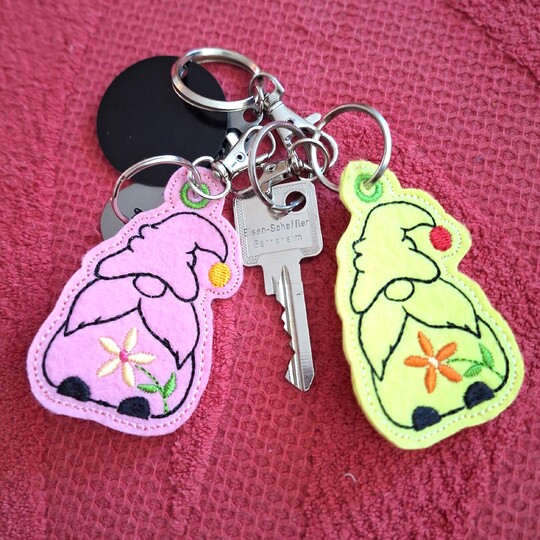 Stickdatei ITH Wichtel Anhänger Frühling Blumen