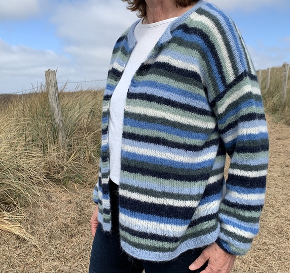 Strickmuster für bunte Jacke in Größen 36 bis 48