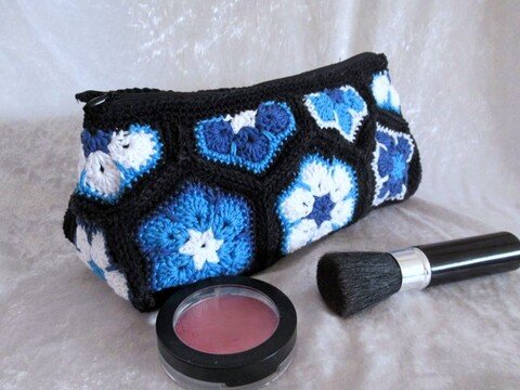 Kosmetiktäschchen (African Flowers 2) - Häkelanleitung