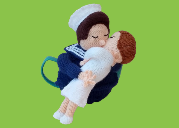 TeaCosyFolk's End of the War Kiss Tea Cosy Knitting Pattern