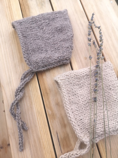 Baby hat knitting pattern / newborn Pixie bonnet / easy preemie hat