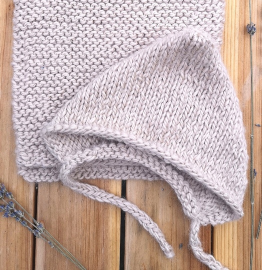 Baby hat knitting pattern / newborn Pixie bonnet / easy preemie hat