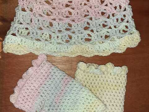 Hutzel & Flitz – Gehäkelte Stulpen mit Sommerhut (Frühlingsset)