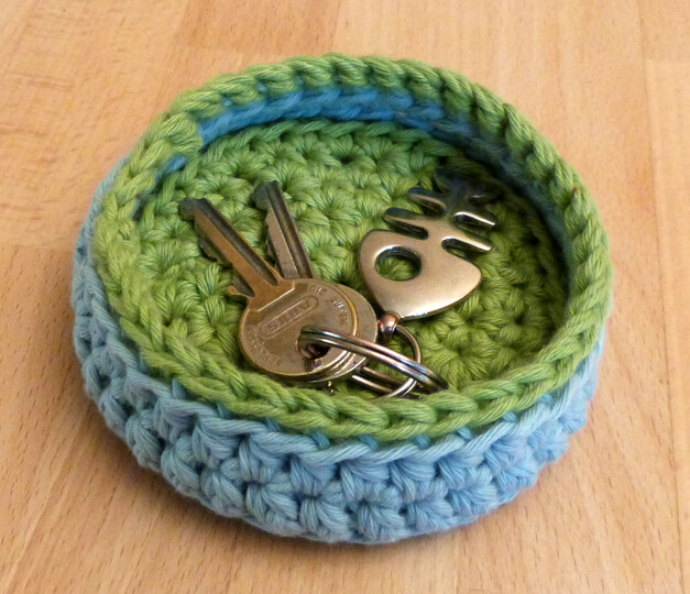 Crochet pattern small bowls for varied purposes