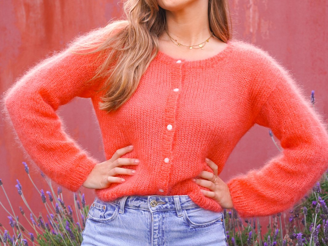 Klassische Strickjacke mit Rundhalsausschnitt und Videoanleitungen