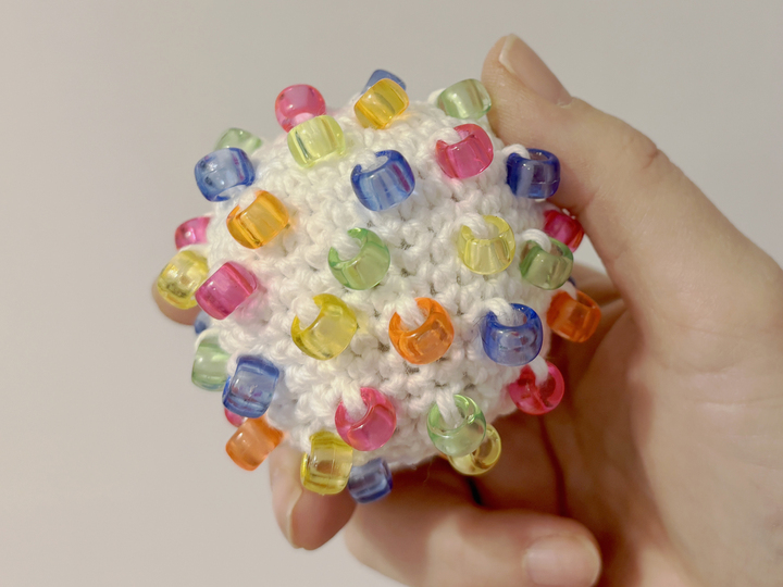 kleiner Fidget Stressball mit Perlen, Fidget Spielzeug Ball, Amigurumi Ball