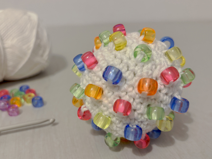 kleiner Fidget Stressball mit Perlen, Fidget Spielzeug Ball, Amigurumi Ball