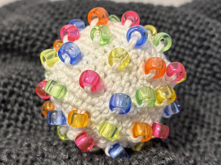 kleiner Fidget Stressball mit Perlen, Fidget Spielzeug Ball, Amigurumi Ball