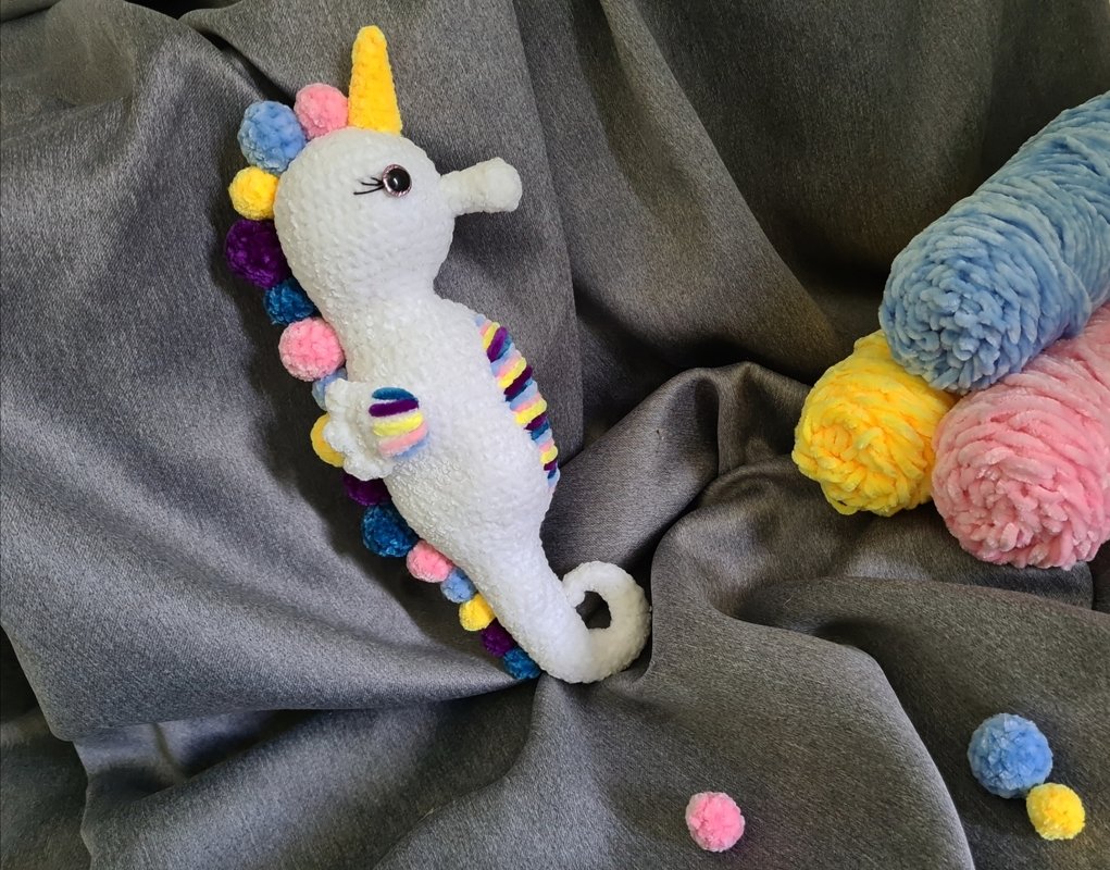 Crochet Pattern Amigurumi "Amelia, the Magical Seahorse" - Image 3